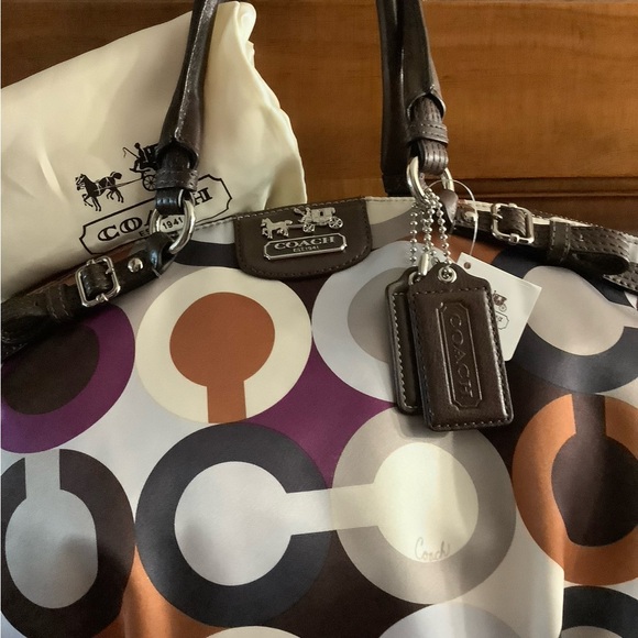 Coach Op Art Lindsey Lg bag & Scarf NWT #18599 Both Never Used! Perfect! - Picture 2 of 15